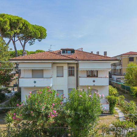 Apartment Dei Fiori By Interhome Lido di Camaiore Exterior foto